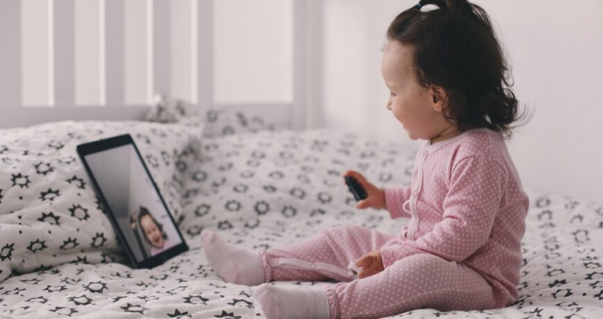 baby family kid kids fun using laptop kids using technology people using technology kids using laptop t20 1bNjY1